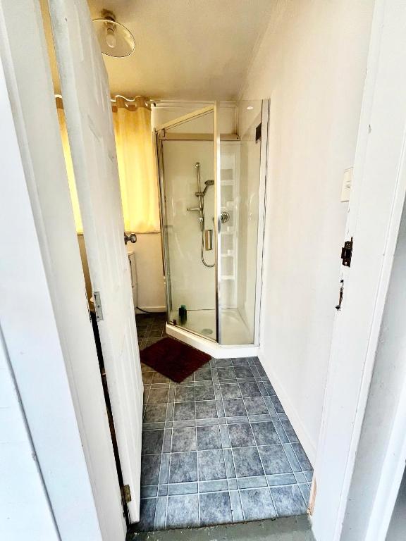 Entire House in Mt Wellington, Central Auckland - Resim 10