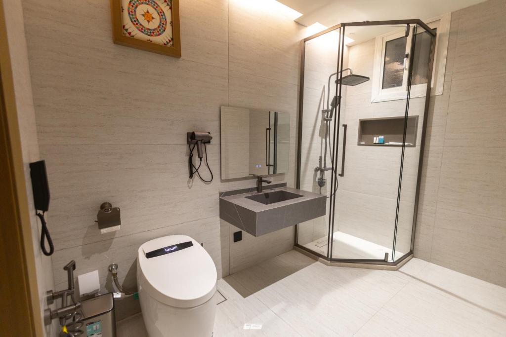 GOLDEN NEW HIRA HOTEL