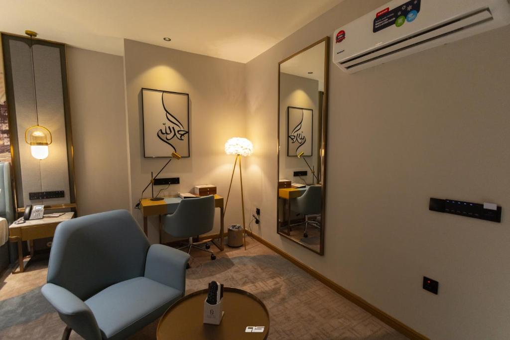 GOLDEN NEW HIRA HOTEL