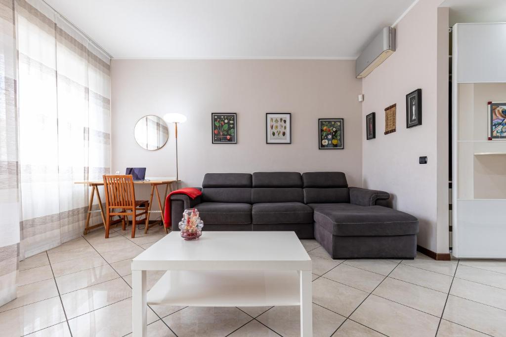 Χώρος καθιστικού στο Lovely apartment 15m from Duomo M1