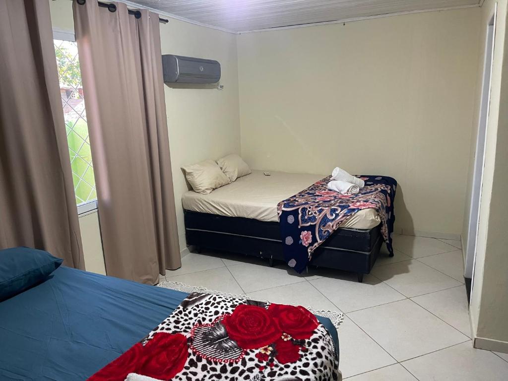 Giường trong phòng chung tại Casa do Aconchego