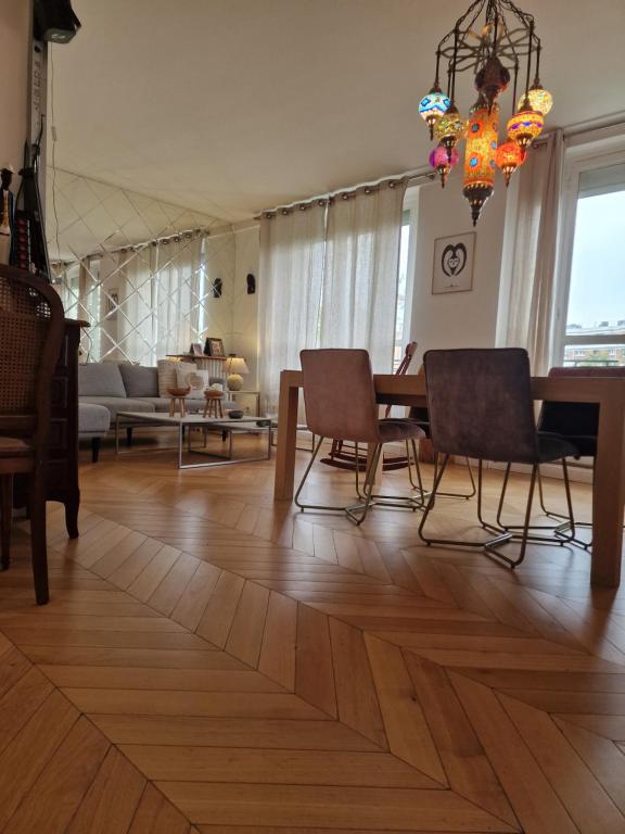 Posezení v ubytování Appartement Paris 12 proche du centre avec parking