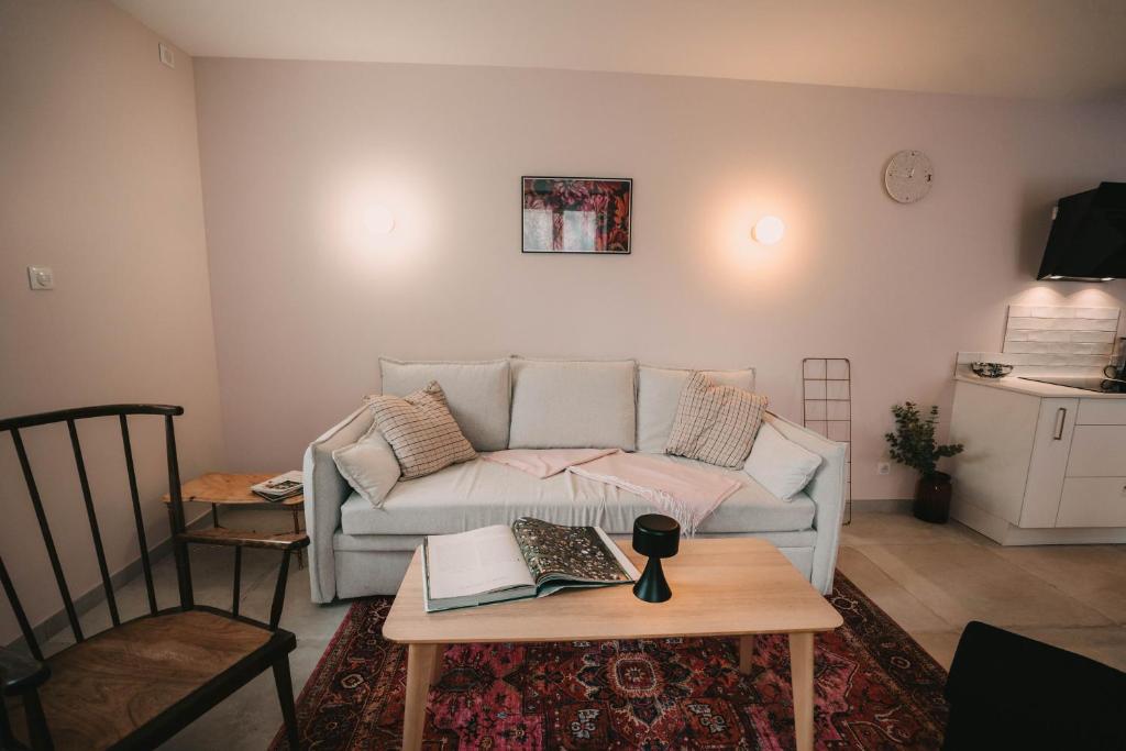 Posezení v ubytování L'Atelier de l'Horloger 2 ch 6 pers Cour privée & Parking