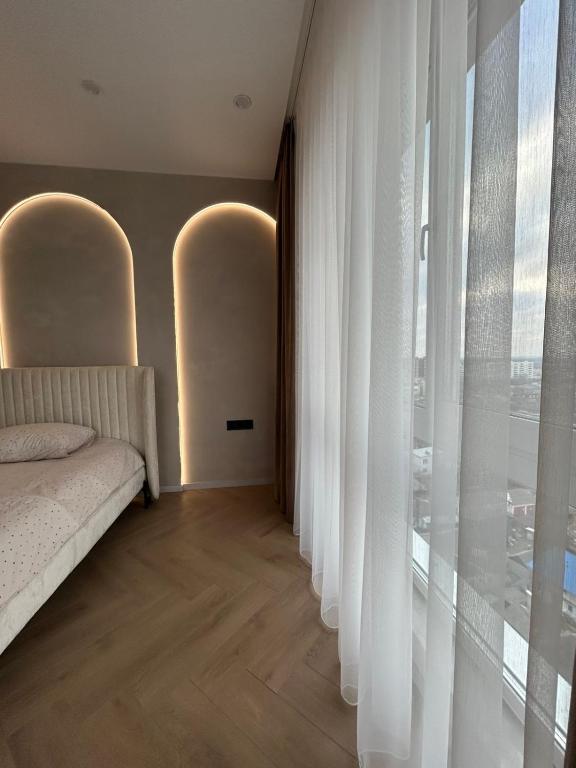 Hotels: Nova suchasna kvartyra z dvoma spalniamy v tsentri Cherkas! Neimovirnyi vyd na Dnipro!, Cherkasy