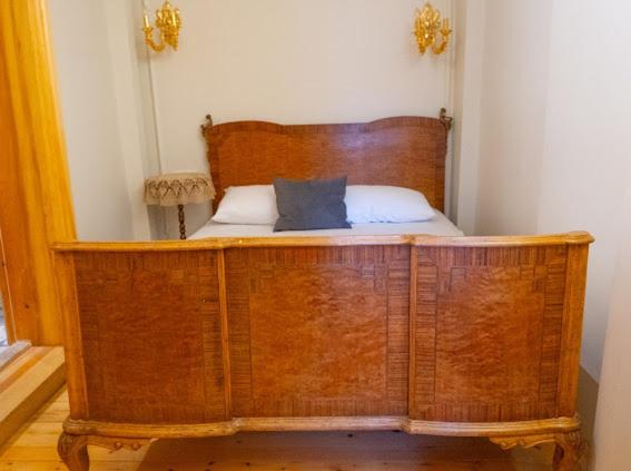 a bed with a wooden frame in a room at Fatih Balat tarihin içinden konut - 3 in Istanbul