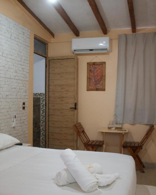 a bedroom with a bed with towels on it at Kasa Jaguar in Mazunte