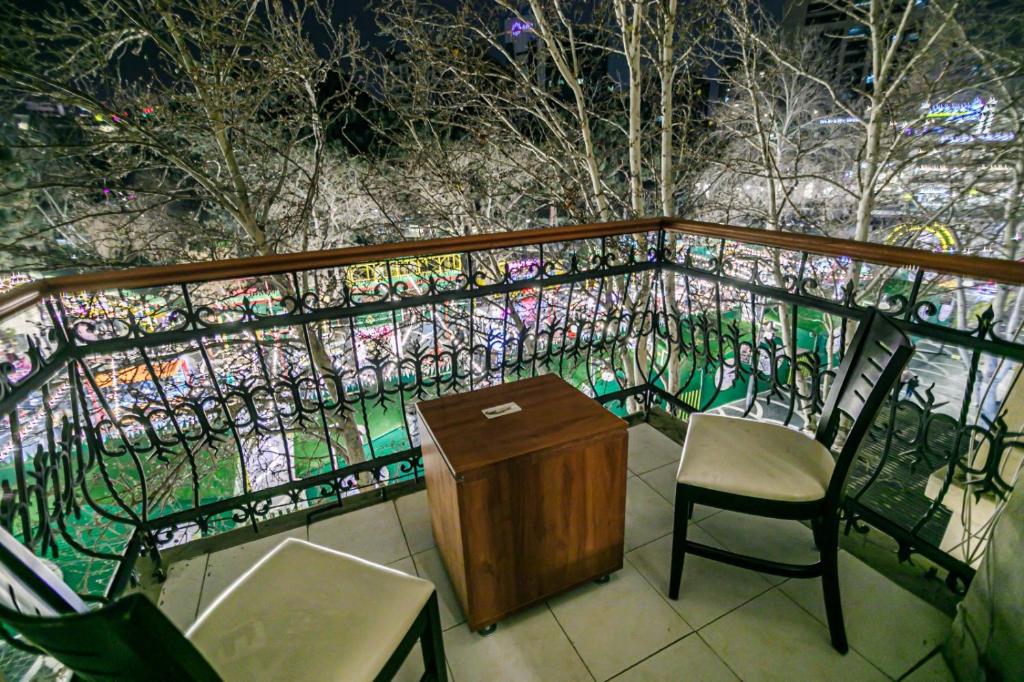 فضای داخلی WALKER Apartment در باکو - تصویر ۳