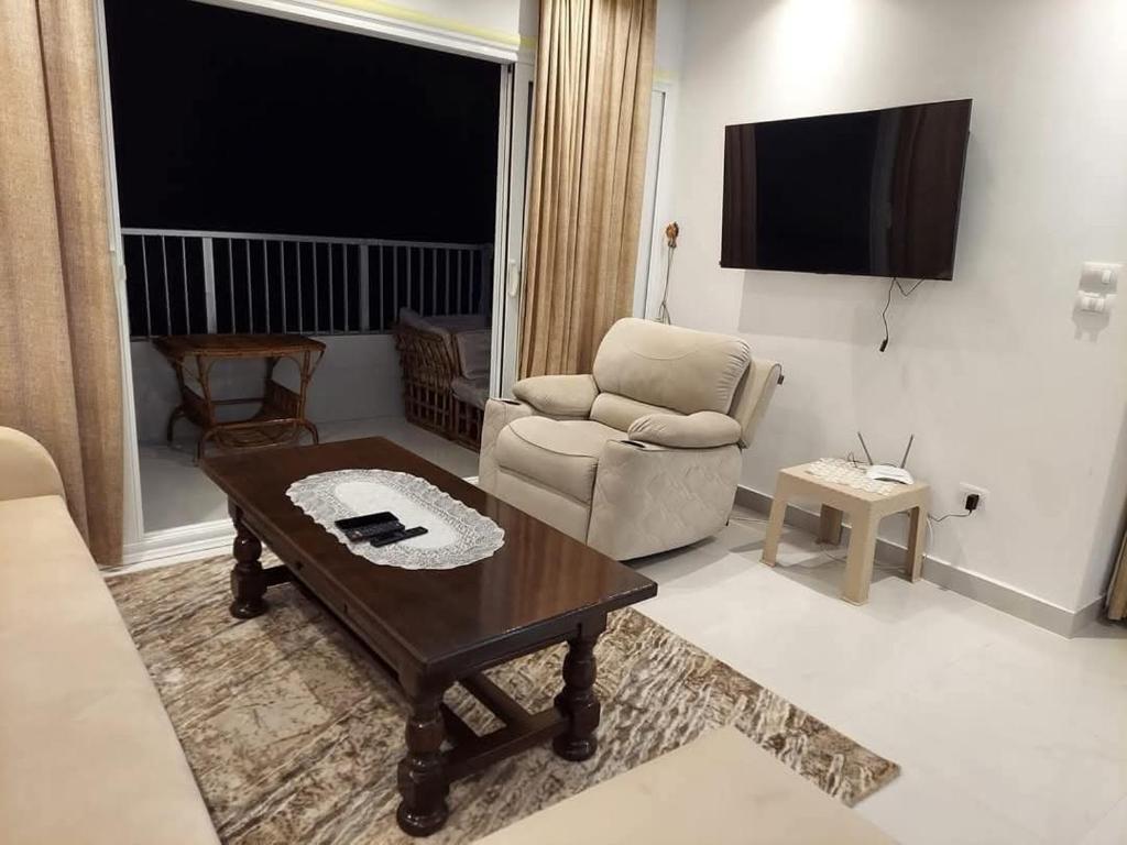TV a/nebo společenská místnost v ubytování Yousef chalet