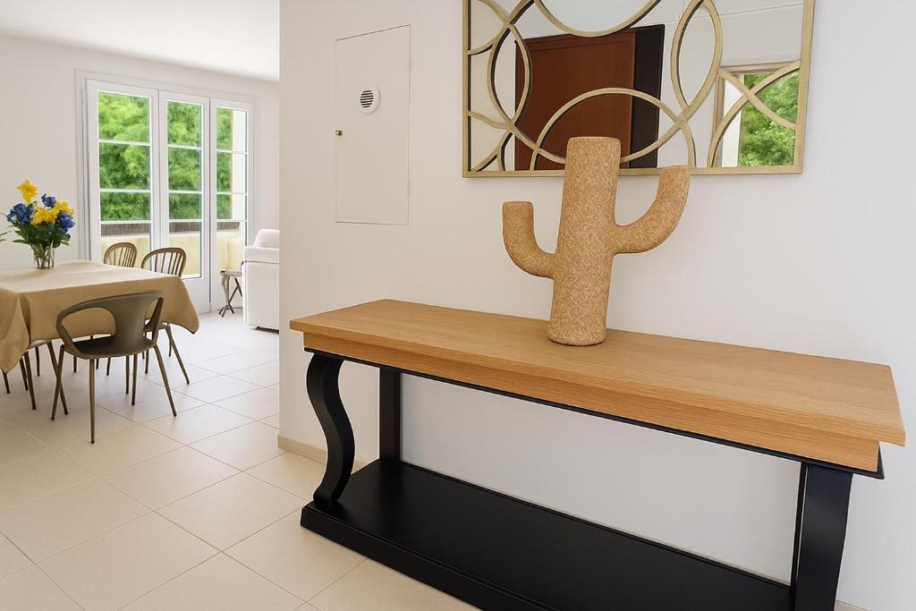 Ảnh trong thư viện ảnh của Élégant T3 neuf, 6 pers, clim, balcon, pkg gratuit, 5 min du Port ở Sanary-sur-Mer