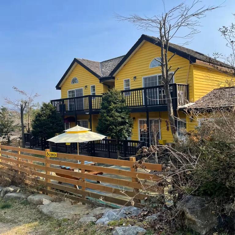 Honey Bear Pension - Housity