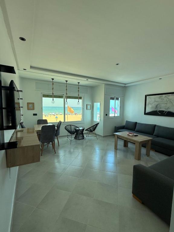 a living room with a couch and a table at Martil appartement avec vue sur mer in Martil