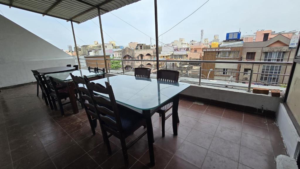 Μπαλκόνι ή βεράντα στο Twilight Inn, Purasaiwakkam