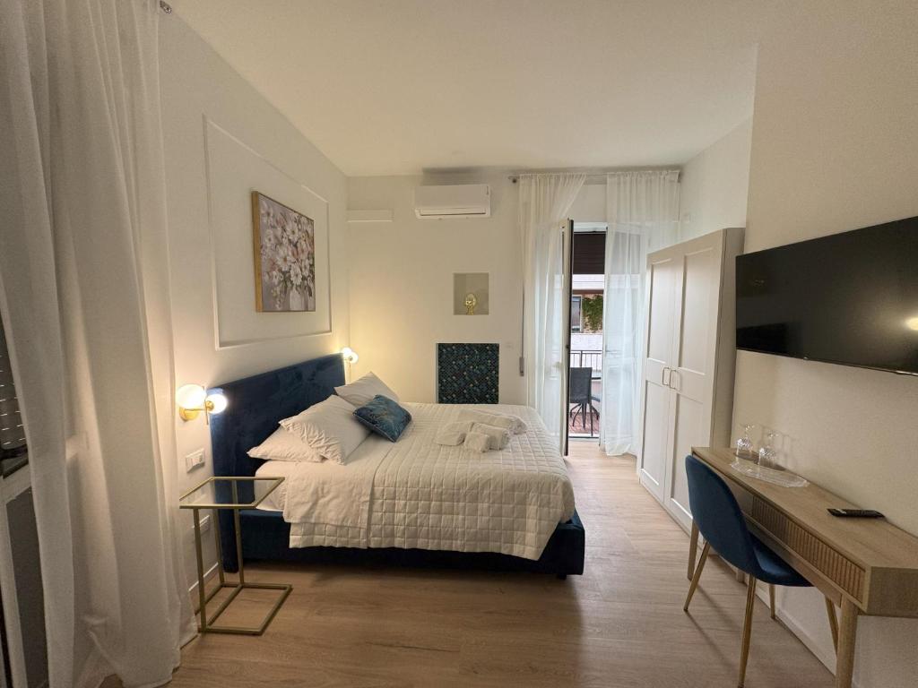 a bedroom with a bed and a table and a desk at Marty Suites - Luxury Rooms in Pescara