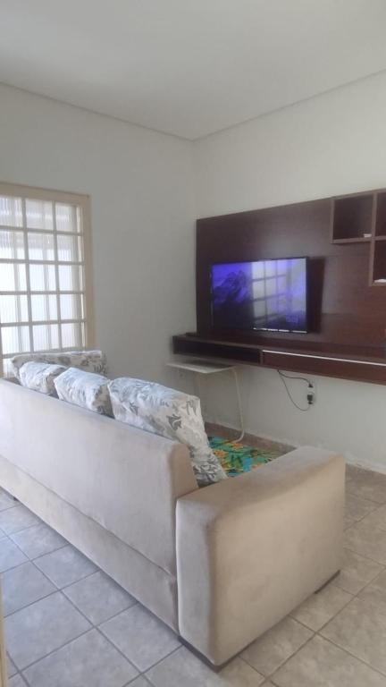 TV at/o entertainment center sa Quarto Conjugado