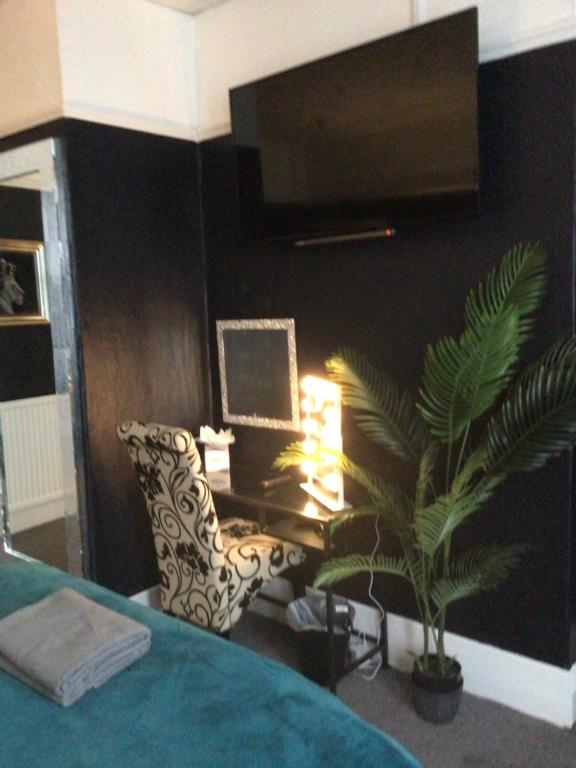 White Swallow Hotel - Resim 4