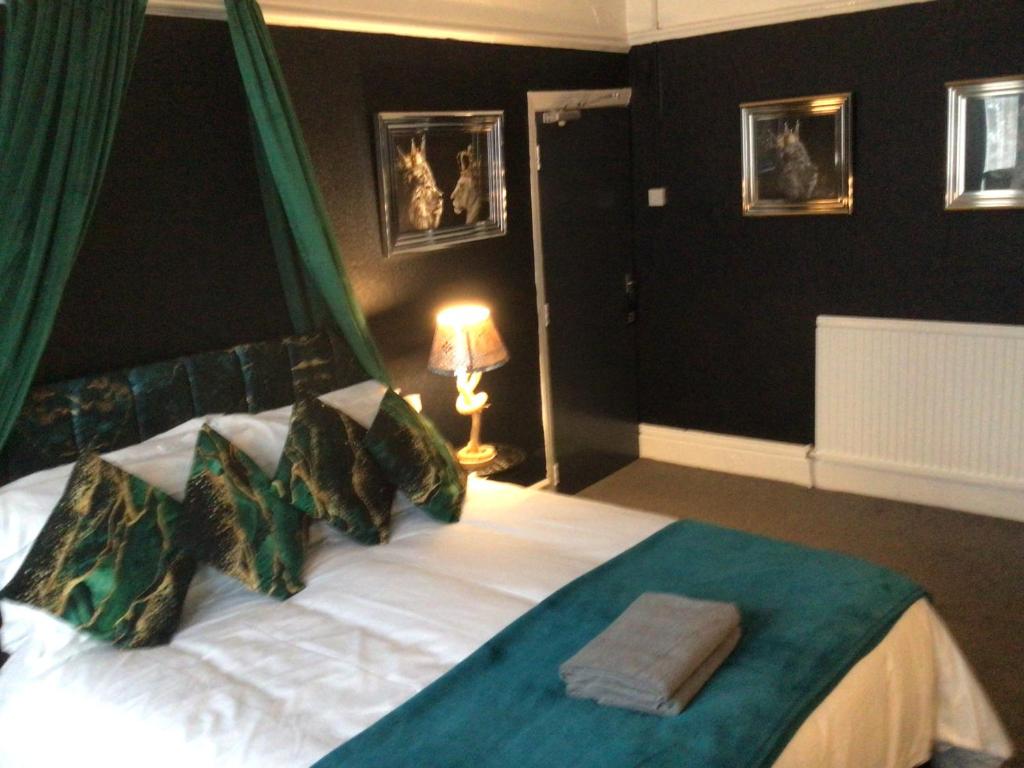 White Swallow Hotel - Resim 15