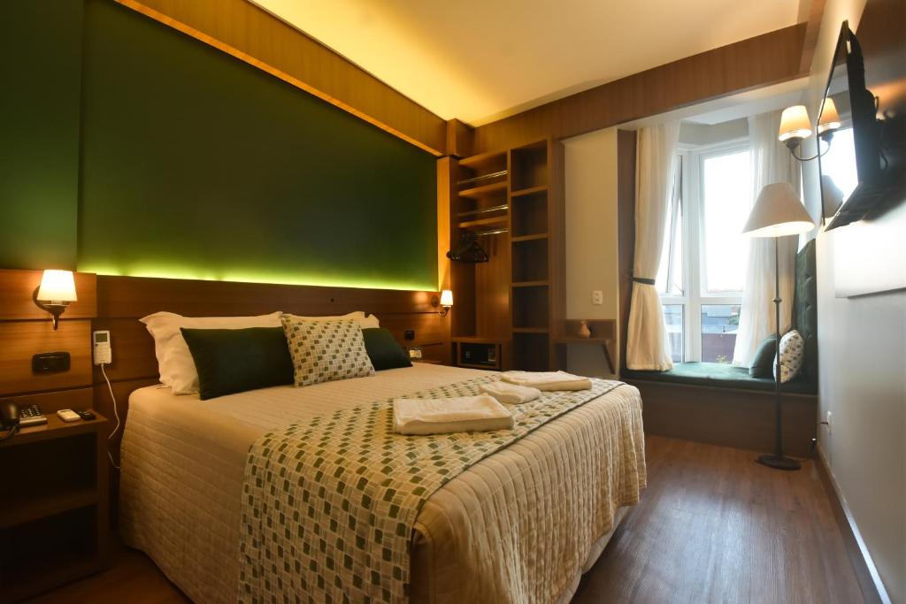 Ένα ή περισσότερα κρεβάτια σε δωμάτιο στο Pousada Stillo Gramado Exclusive