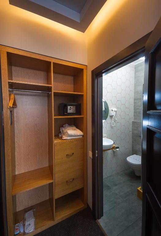 Koupelna v ubytování Beehive Hotel