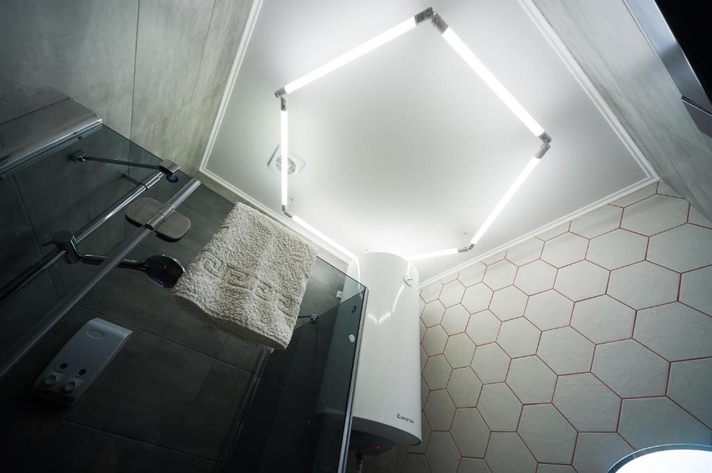 Koupelna v ubytování Beehive Hotel