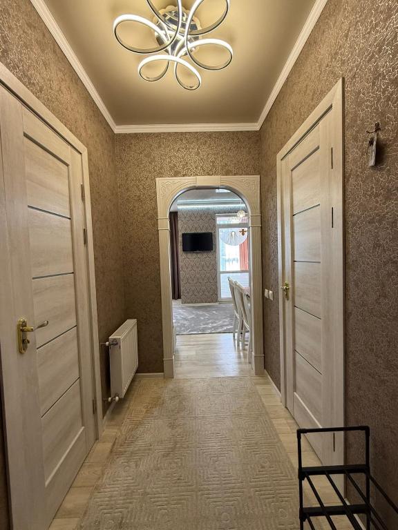 a hallway with a ceiling fan and a dining room at Розенталька in Mizikevycha