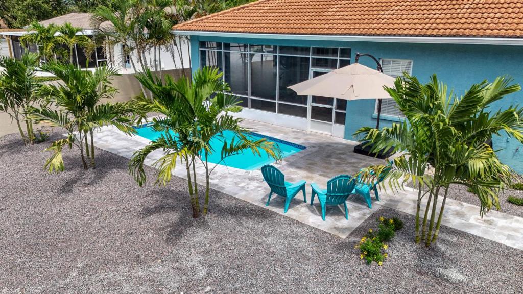 an overhead view of a pool with chairs and an umbrella at Anna Maria Island-Blue Manatee in Bradenton