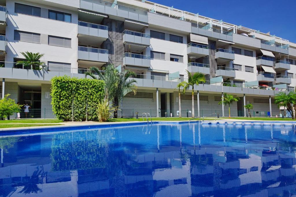 ÁTICO dúplex con 3 terrazas y vistas al MAR, CASTILLO y MONTAÑA, estancia mínima de 10 noches