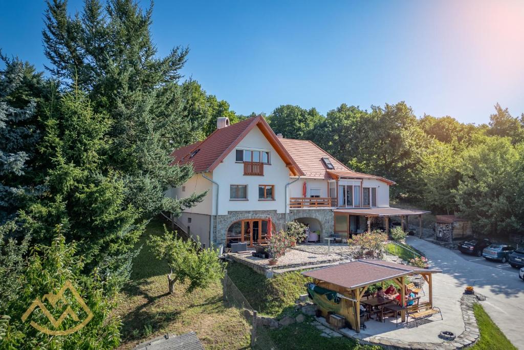 an aerial view of a house with a roof at Rudolf Vendégház in Velem