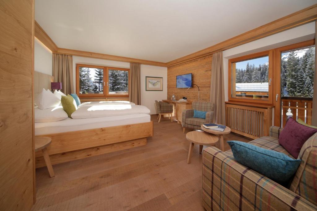 Postel nebo postele na pokoji v ubytování Hotel Burgwald - Ski In & Ski Out