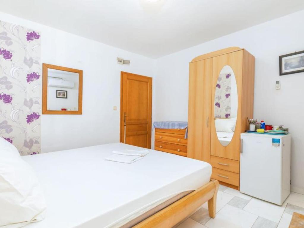 Apartments Manda - Double Room With Terrace A6
