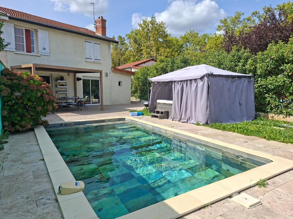 VILLA BELLA avec piscine et jacuzzi