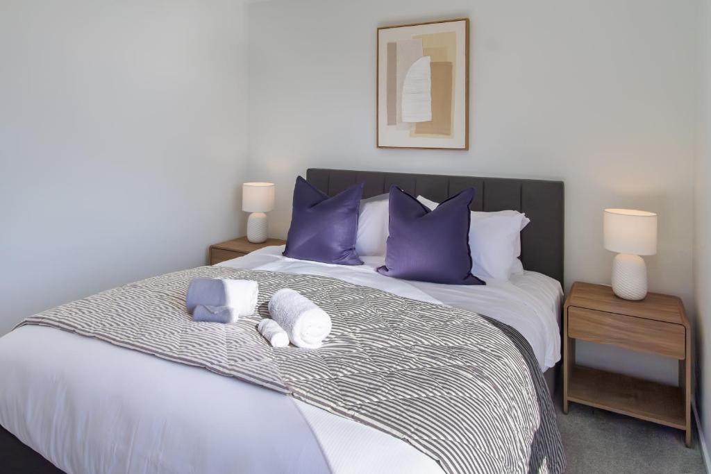 Luxurious 3-Bedroom Designer Townhouse With Garage - Resim 13