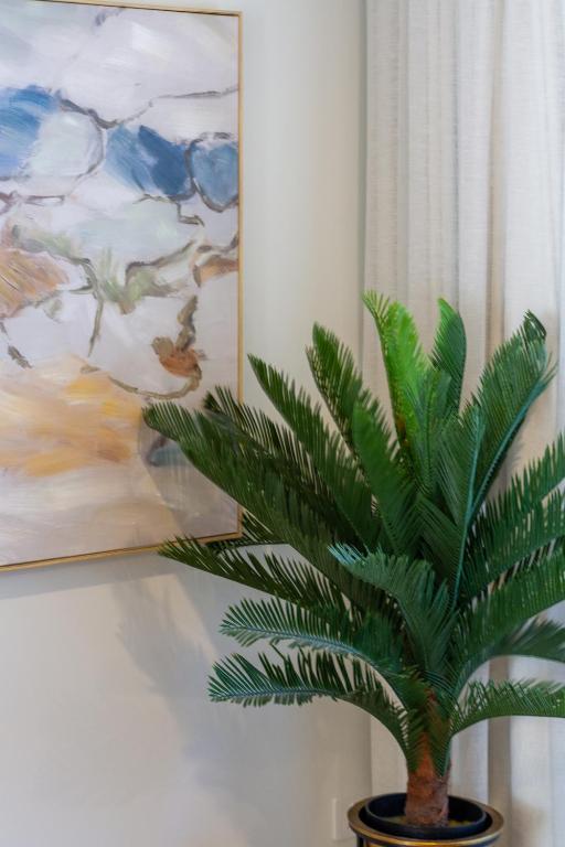 Luxurious 3-Bedroom Designer Townhouse With Garage - Resim 18