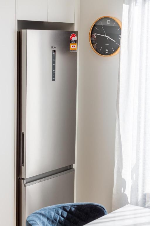 Luxurious 3-Bedroom Designer Townhouse With Garage - Resim 20