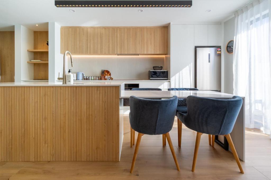 Luxurious 3-Bedroom Designer Townhouse With Garage - Resim 38