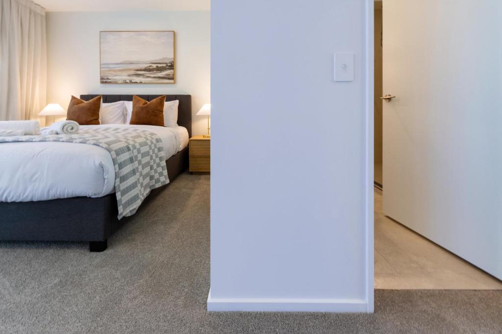 Luxurious 3-Bedroom Designer Townhouse With Garage - Resim 40