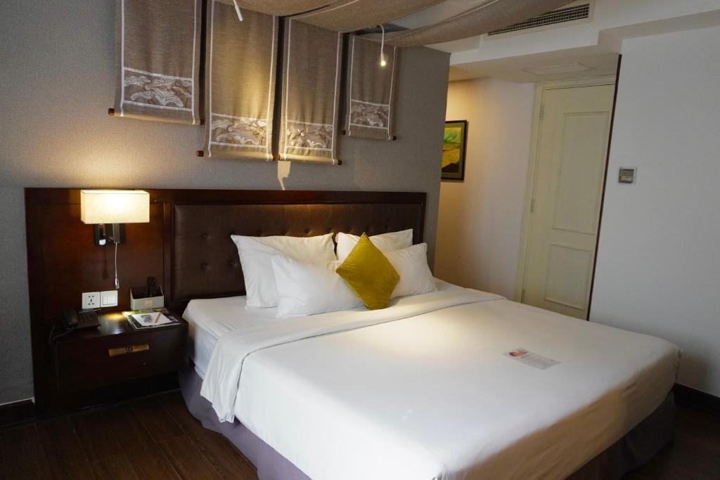 Deluxe Double Room (Daily free Minibar & (1) time Afternoon Tea)