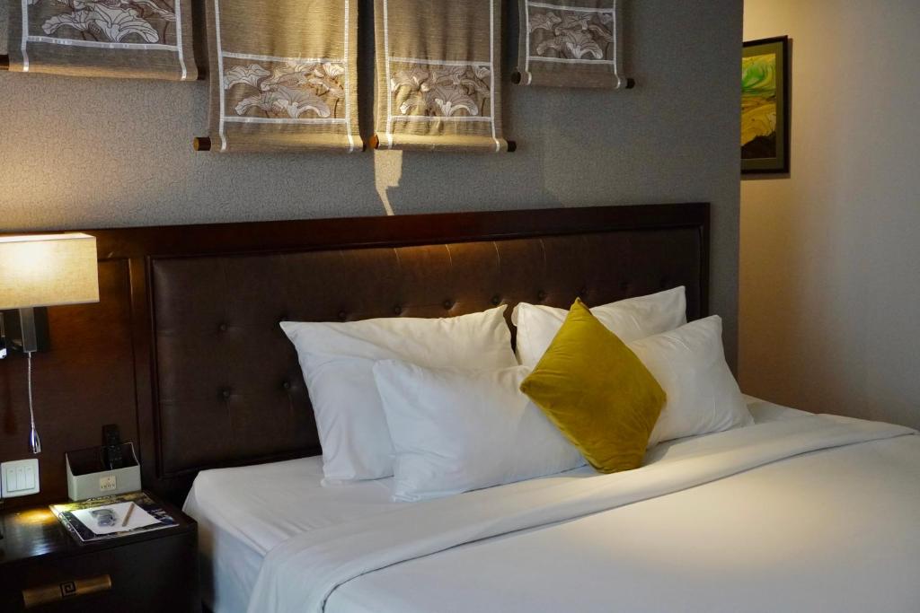 Deluxe Double Room (Daily free Minibar & (1) time Afternoon Tea)