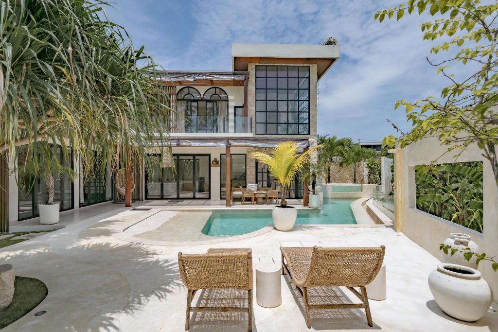 an exterior view of a house with a swimming pool at Rumah Simba in Munggu