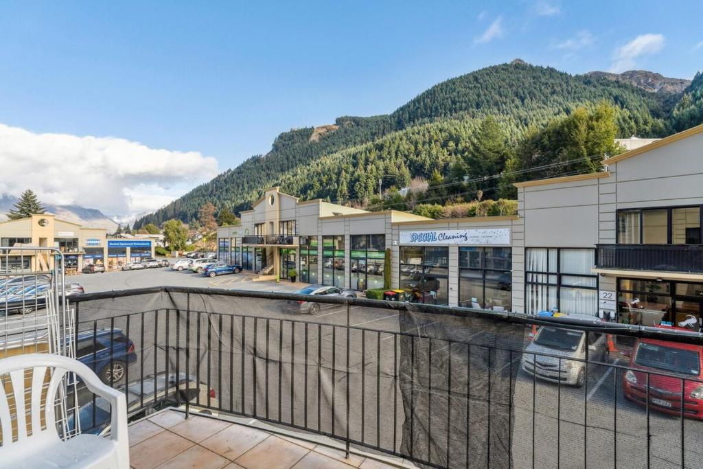 Scenic Stay Near the Soul of Queenstown