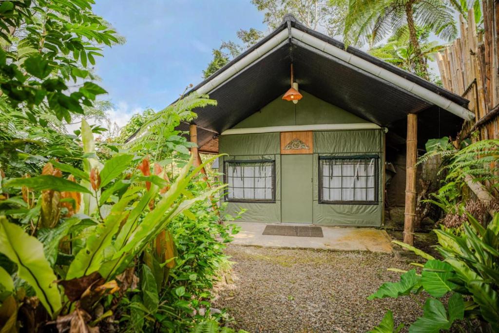 Sang Giri Mountain Tent Resort by Puri Signatures - Suitetent Met Uitzicht Op De Bergen