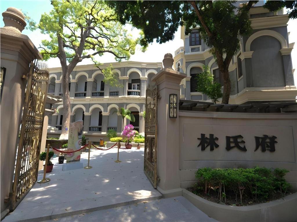 a white building with a gate in front of it at Xiamen Gulangyu Linshifu Gongguan Hotel in Gulang Yu