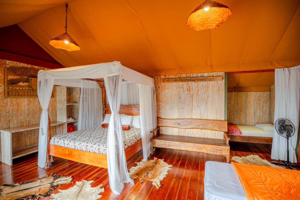 Sang Giri Mountain Tent Resort by Puri Signatures - Familietent