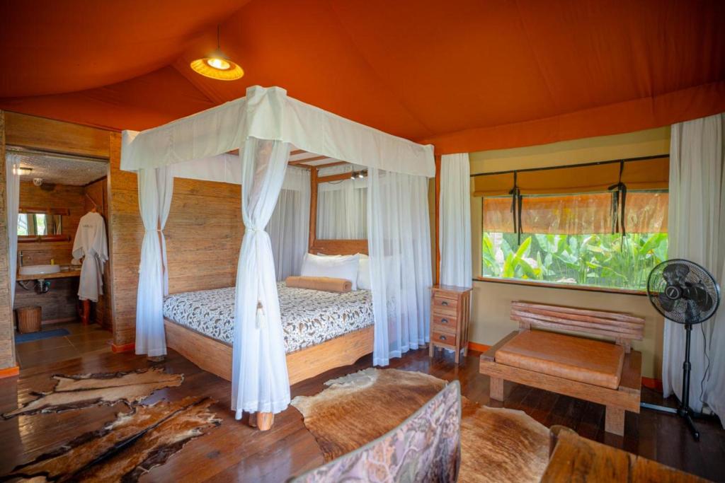 Sang Giri Mountain Tent Resort by Puri Signatures - Grote Jacuzzitent