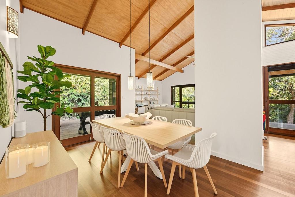 Gambar di galeri bagi Yarra Flynns Beach - family home with pool & spa di Port Macquarie