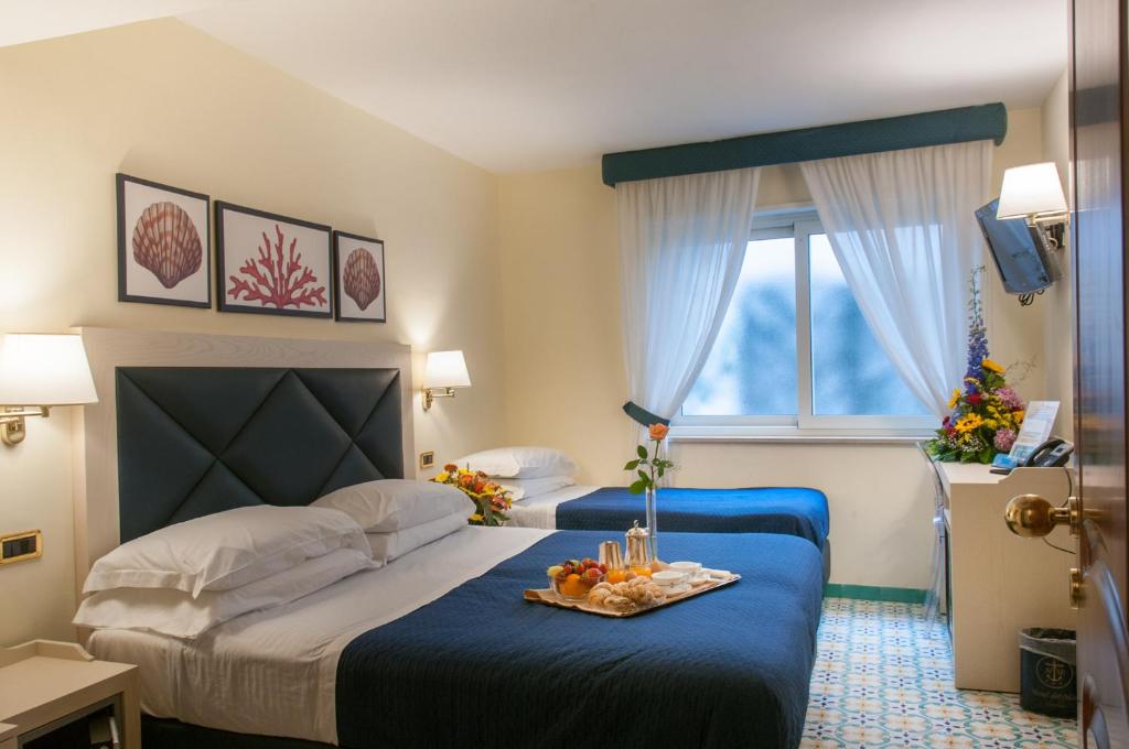 Postel nebo postele na pokoji v ubytování Hotel Del Mare