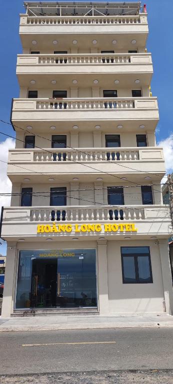 a building with a sign on the front of it at Hoàng Long Hotel in Chợ Phước Hải