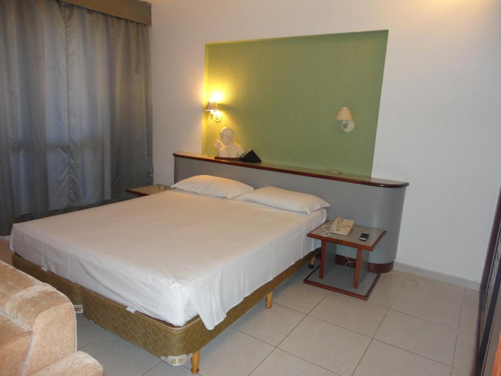  Ero's Apart Hotel