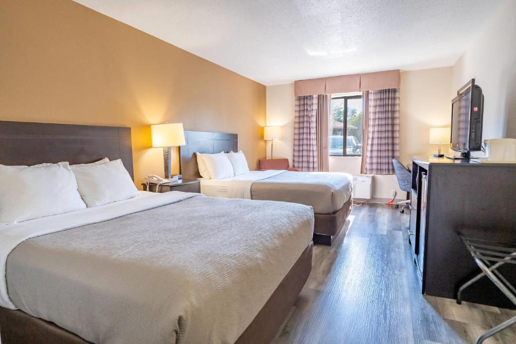 Quality Inn & Suites Sun Prairie Madison East photo