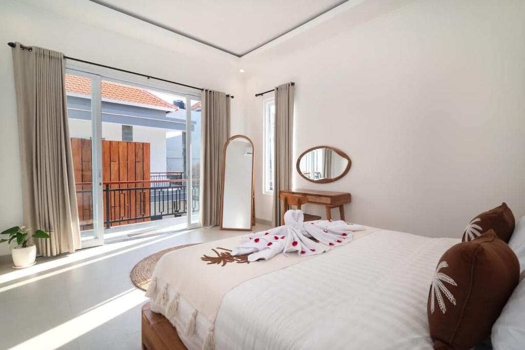 NEW 2 BR Villa in Berawa with Pool 2 min from Beach, Canggu (tarifs ...