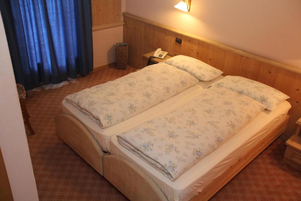 Postel nebo postele na pokoji v ubytování Albergo Caravasc